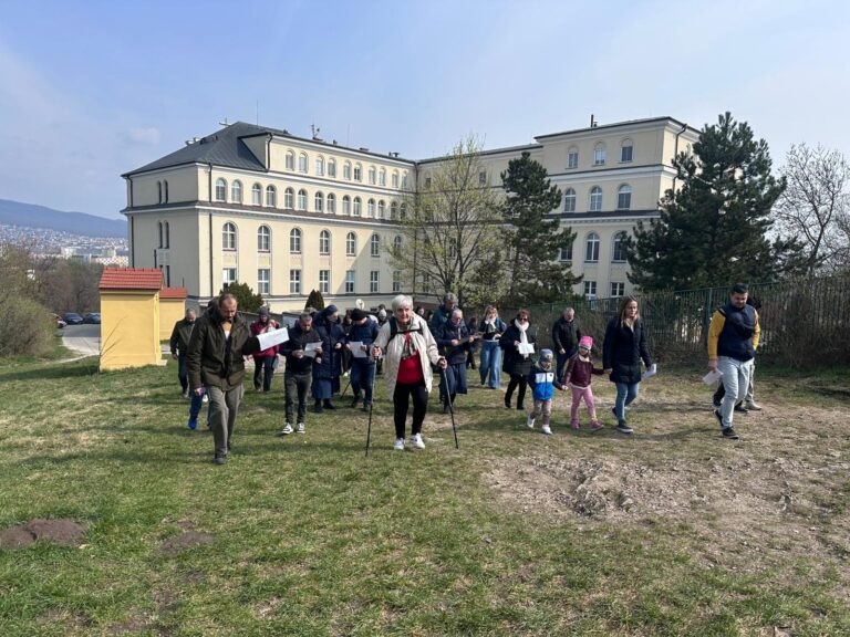 V Nitre sa modlili krížovú cestu za kňazov s blahoslaveným Jánom Havlíkom